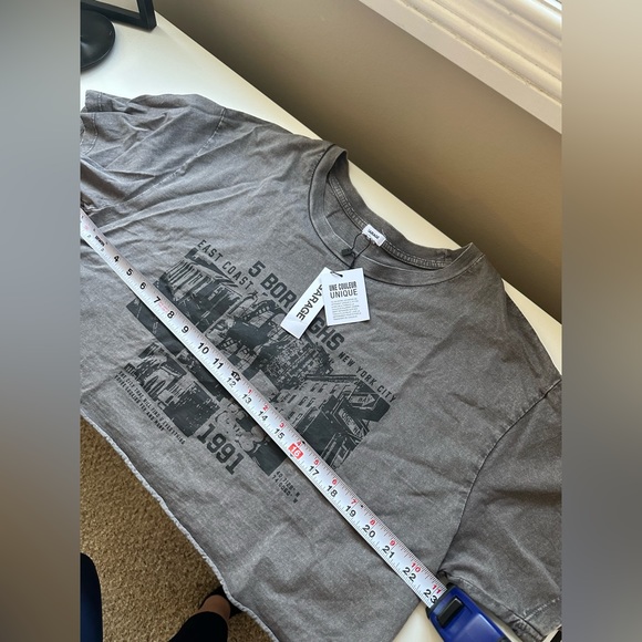 NWT Garage Cropped Graphic T Shirt - Picture 6 of 7